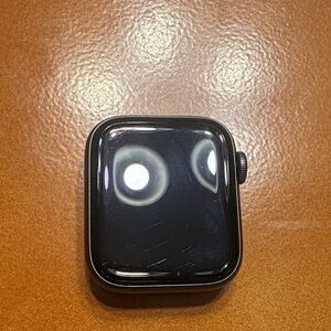 Apple Smartwatch 5 series Black Alum case 40mm plus charger and 6 bands